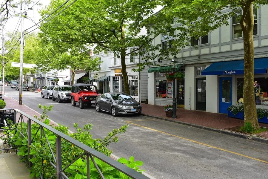 Edgartown Books Afloat In Digital Waters Crispin Haskins