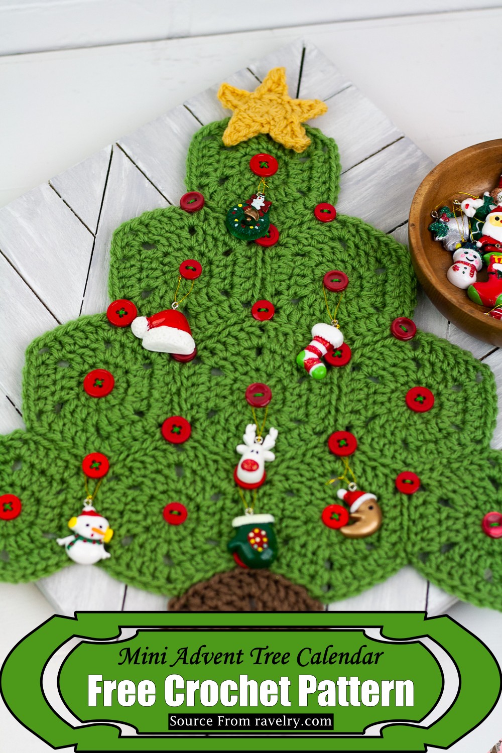 19 Free Crochet Christmas Wall Hanging Patterns