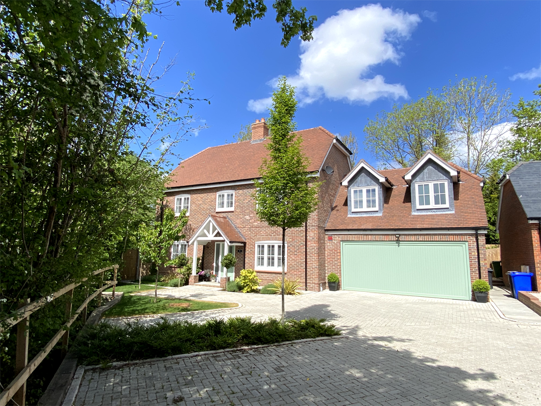 CRUMPLINS MEADOW, ODIHAM, HAMPSHIRE Croft Homes