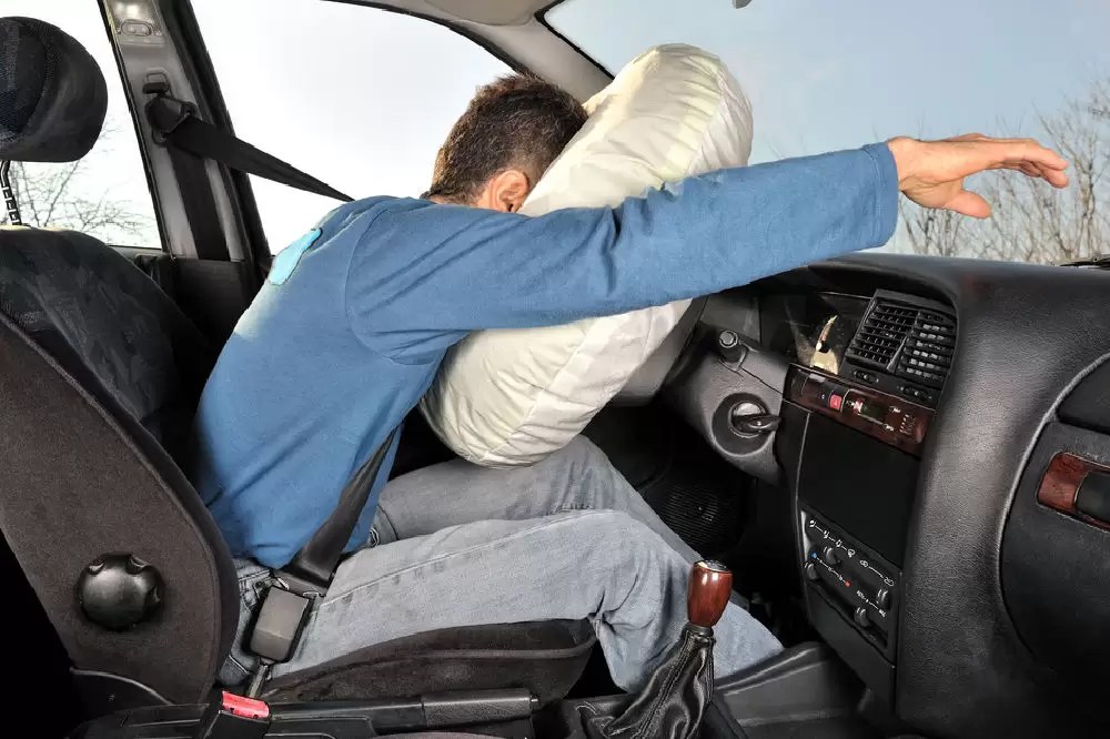 How to Respond If Your Accident Results in Airbag Injuries