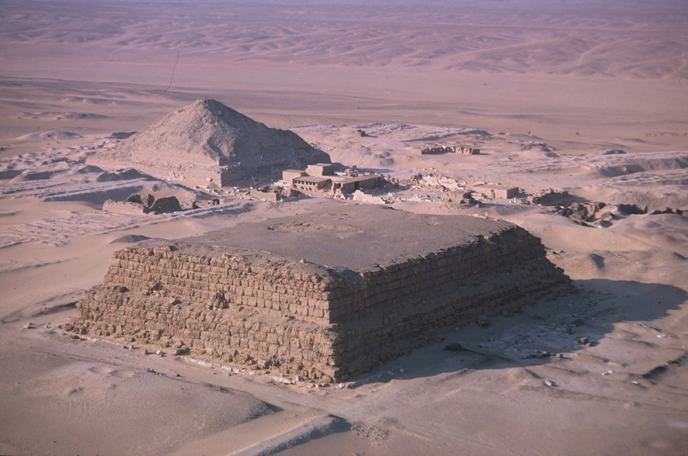 Pyramids of Zawyet elAryan Crystalinks