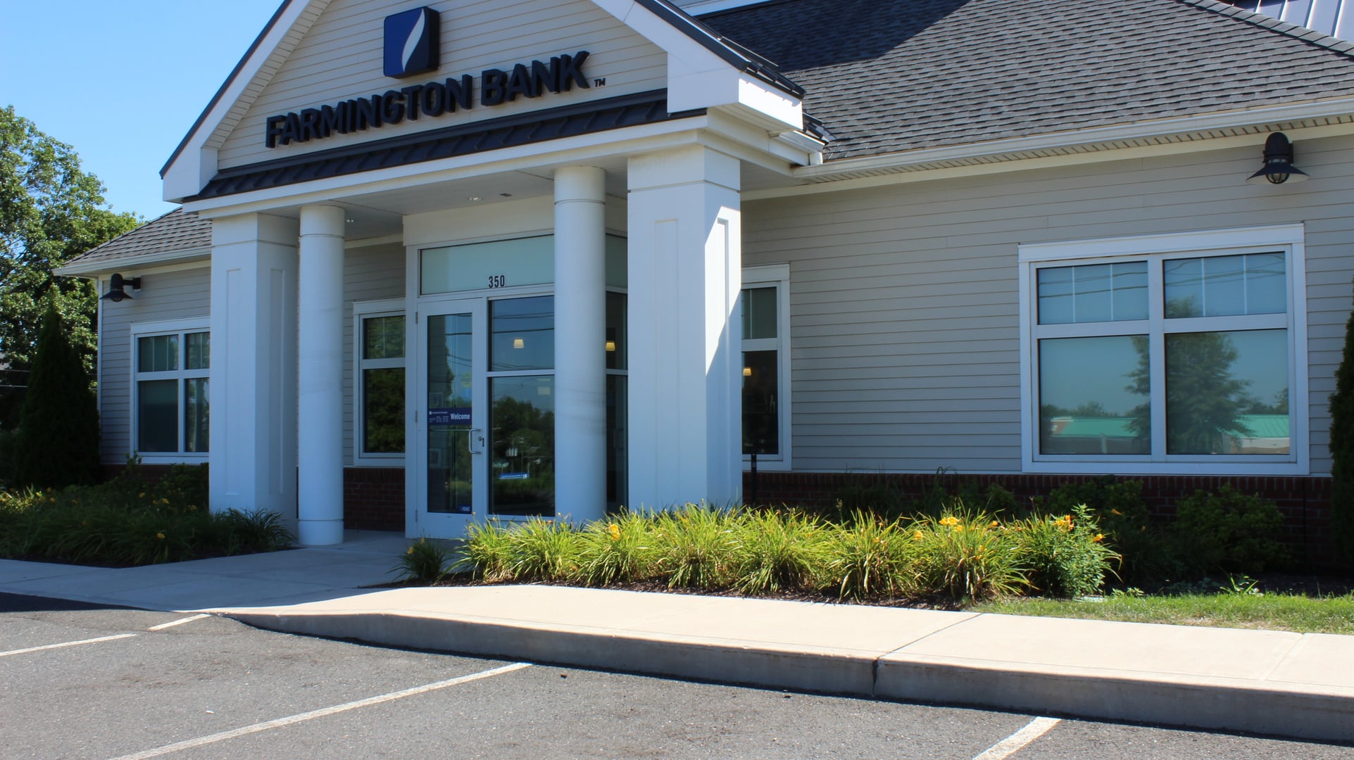 Farmington Bank Commercial Storefront Services