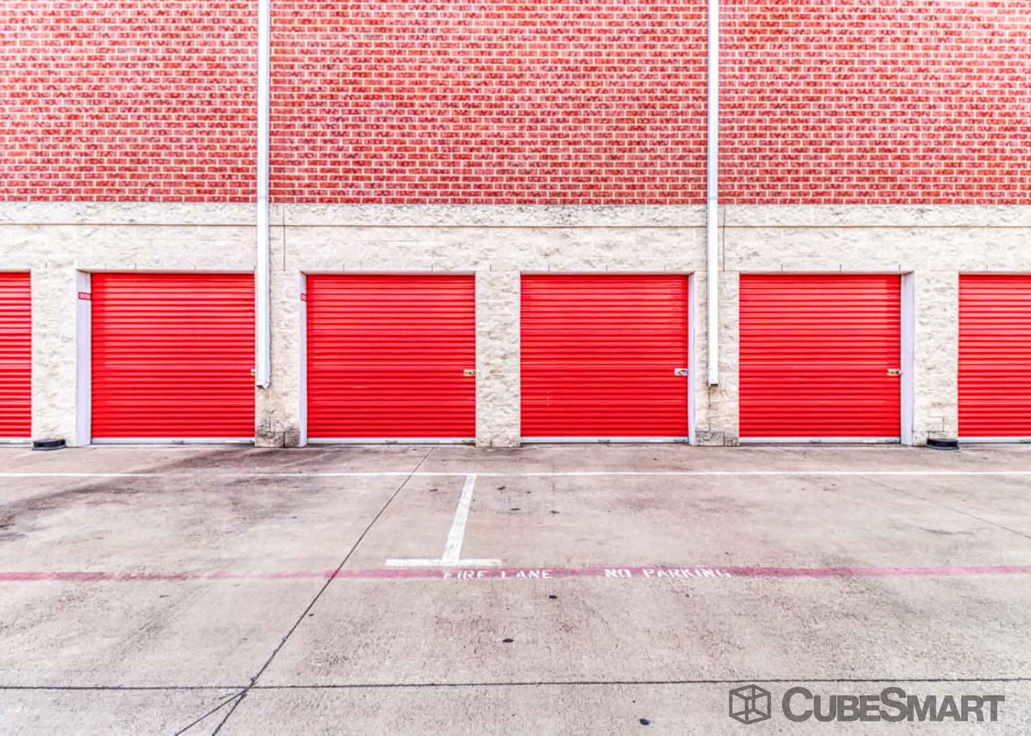 Self Storage Units Near Lyndon B Johnson Fwy, TX CubeSmart