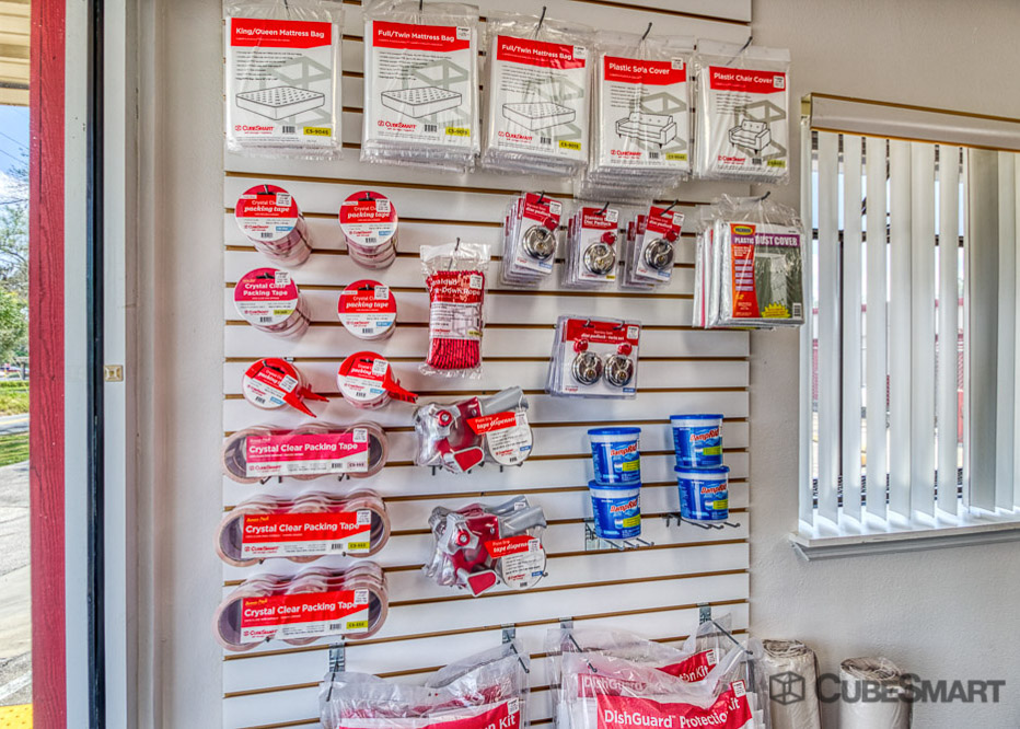 SelfStorage Units at 1435 Center St in Leesburg, FL CubeSmart