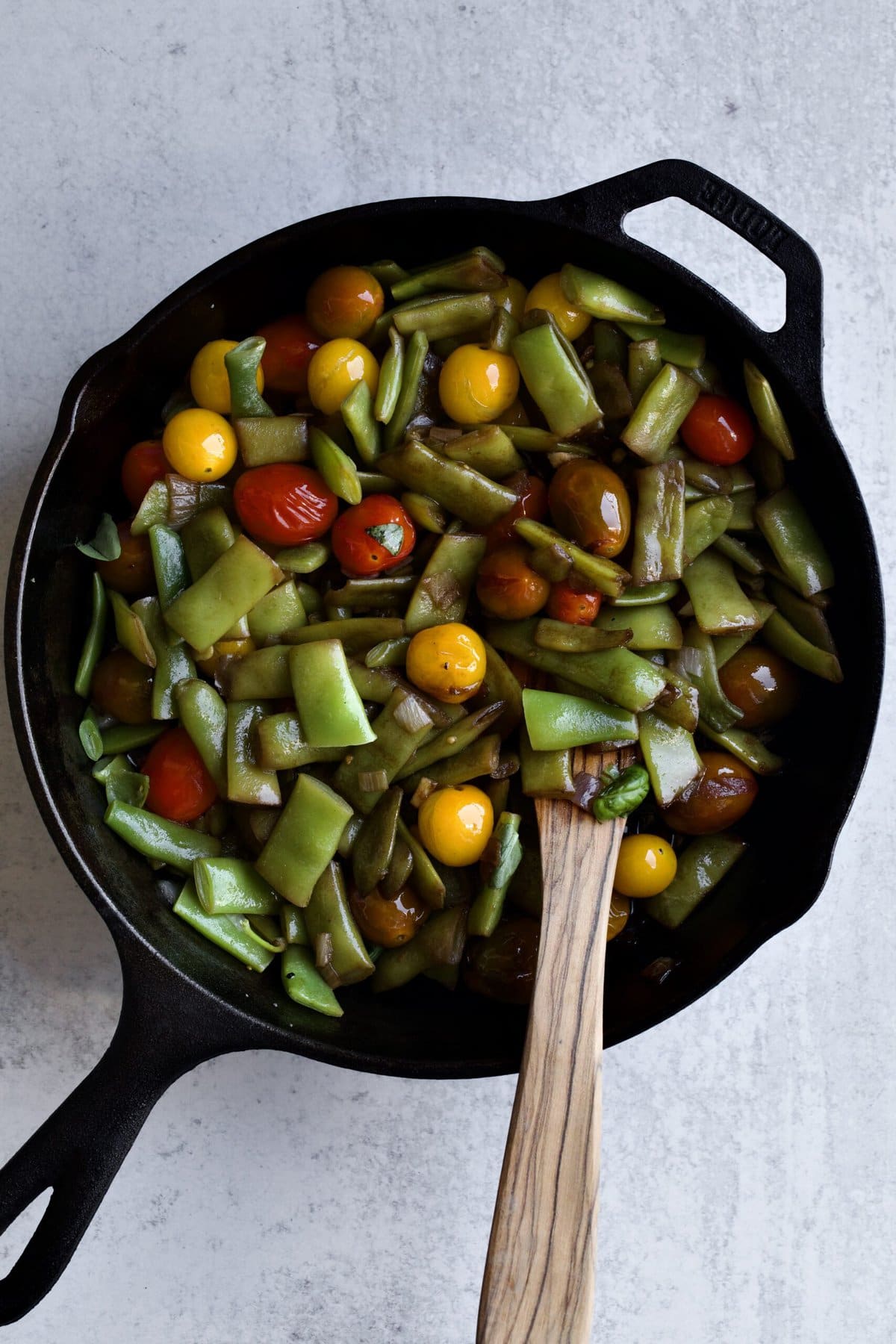 Italian Flat Green Beans Recipe (with Tomatoes and Garlic) CucinaByElena