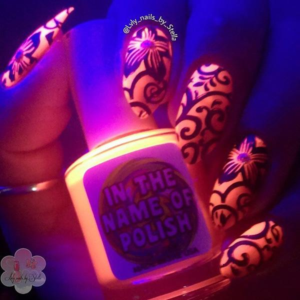 30+ Eyecatching glow nail art designs Art and Design