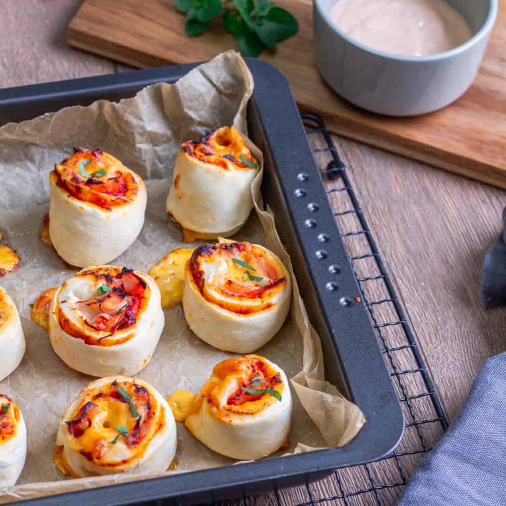 Schnelle Pizzabrötchen ohne Hefe selber machen schnelles Teig Rezept!
