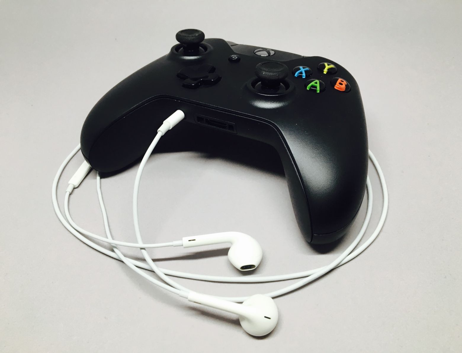 How to use a PS4 or Xbox One controller with iOS 13 and iPadOS How to use a PS4 or Xbox One controller with iOS 13 and iPadOS
