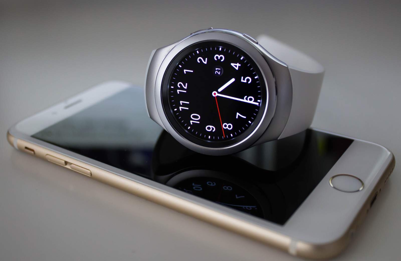 Samsung now beta testing Gear smartwatch support on iPhone