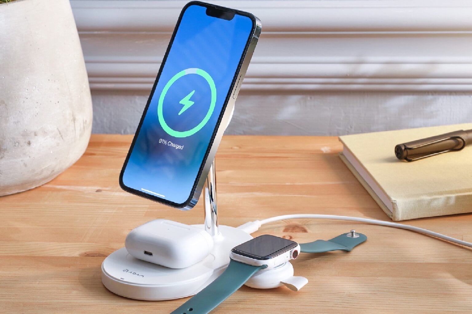 3in1 charging station offers fast charging for both iPhone and Apple