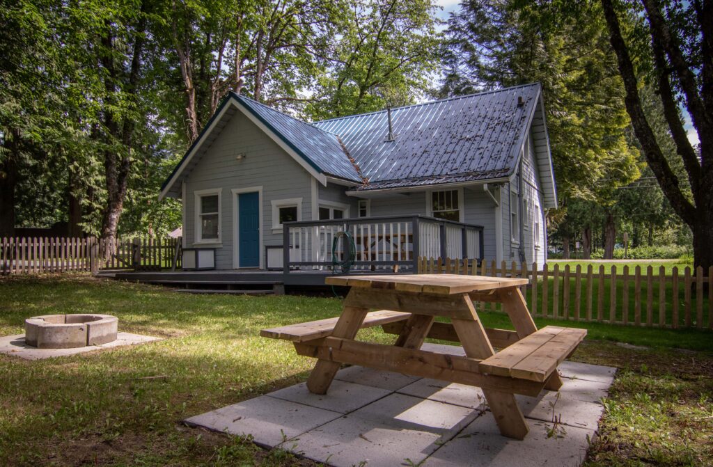 TWIN ALDERS CABIN sleeps 6 Cultus Lake Park