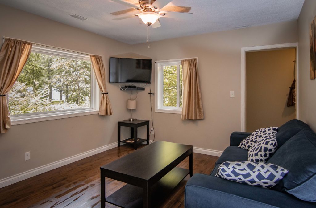 LAKEVIEW CABIN sleeps 7 Cultus Lake Park