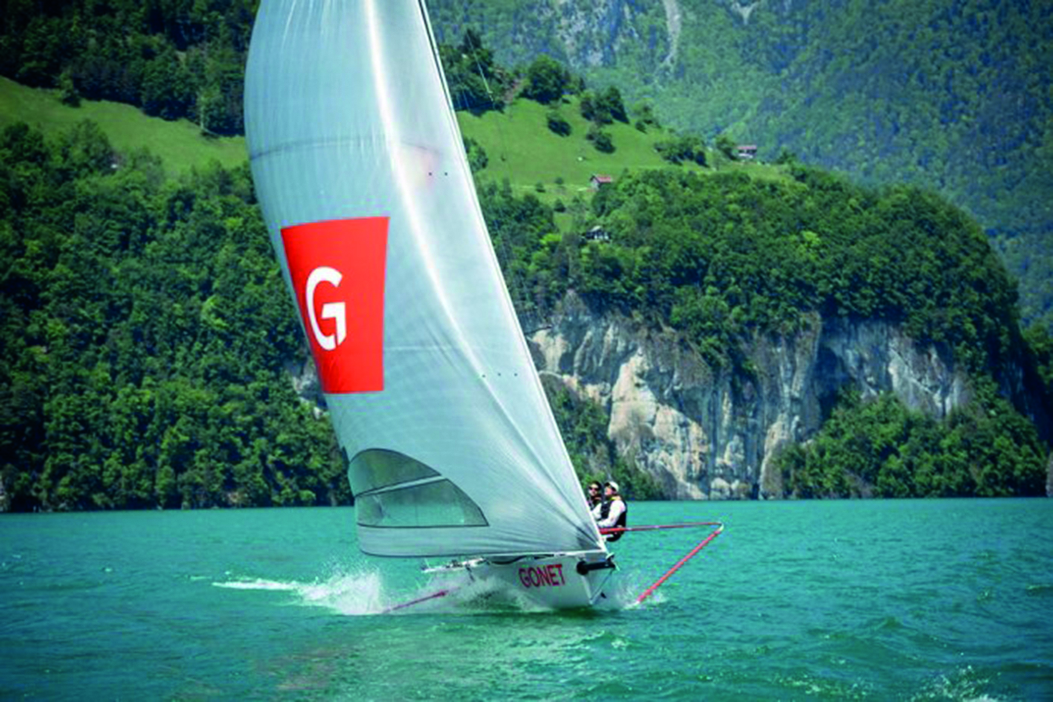 Le monocoque qui vole sur le lac