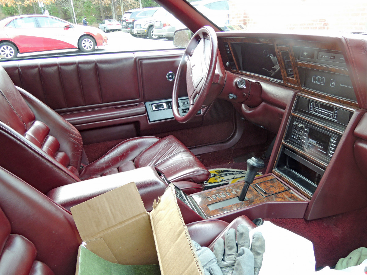 Chrysler lebaron салон