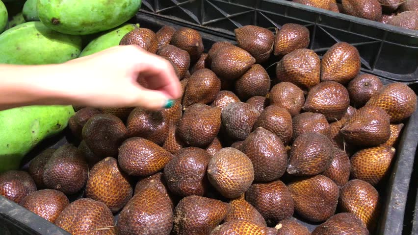Ingin Janin Anda Cerdas? Konsumsi Buah Salak Aja!