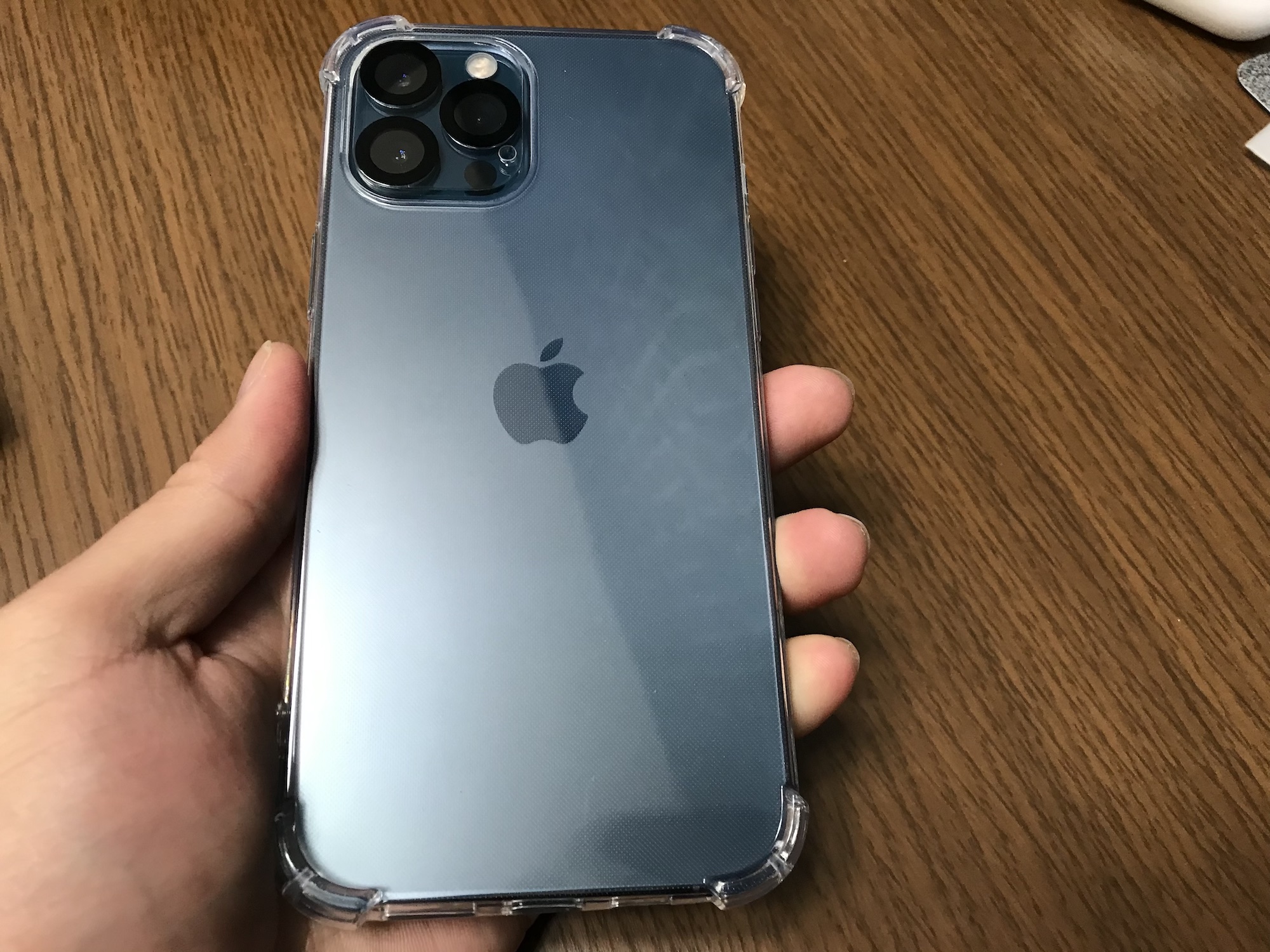 コスパ最強！iPhone 12 Pro本体とスクリーン、カメラレンズを保護できるAloMitガラスフィルム Curioscene (キュ