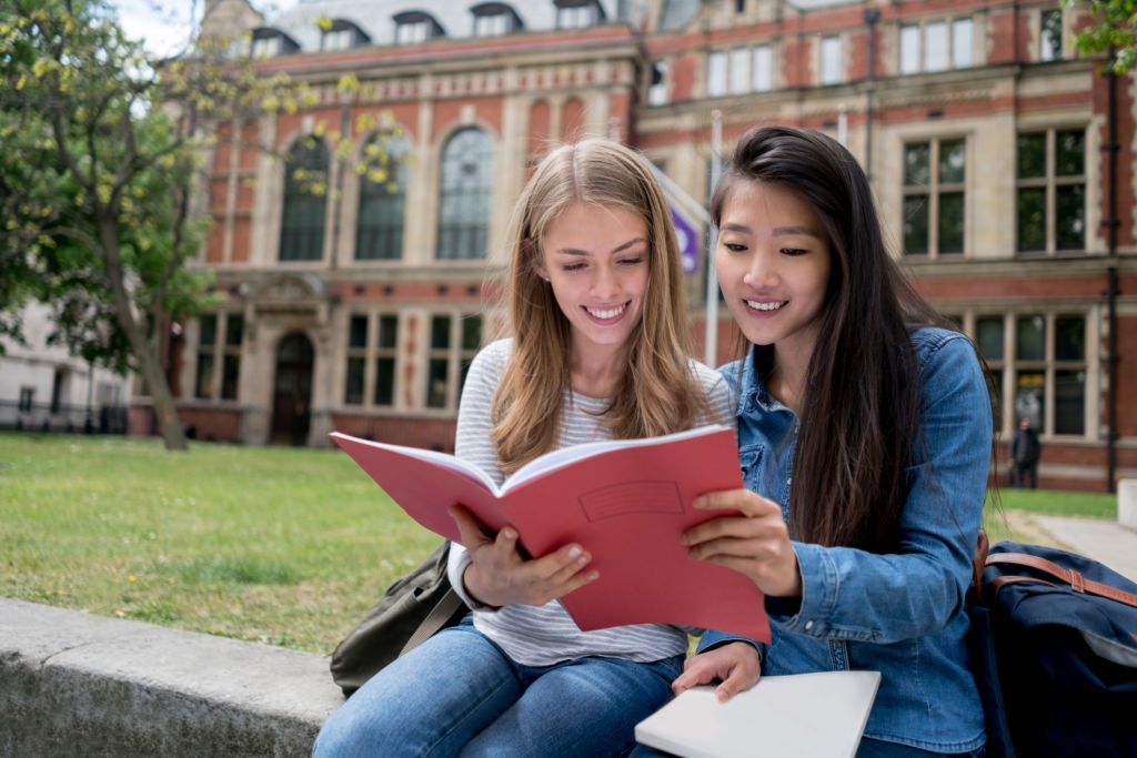 Undergraduate Scholarships in UK 2020 for International Student Current School News