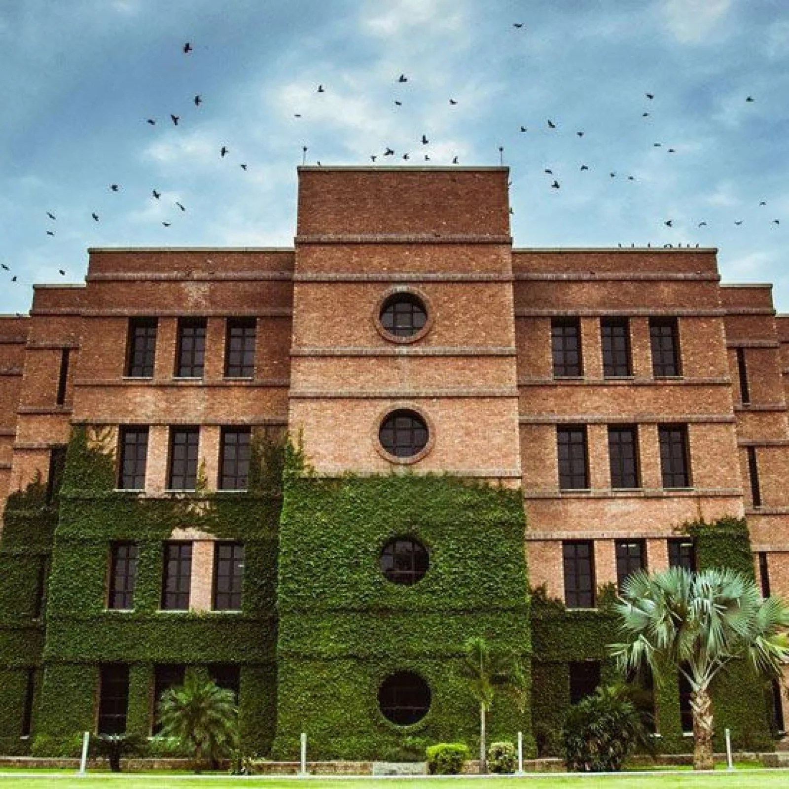 Ranking the top 10 universities of Lahore