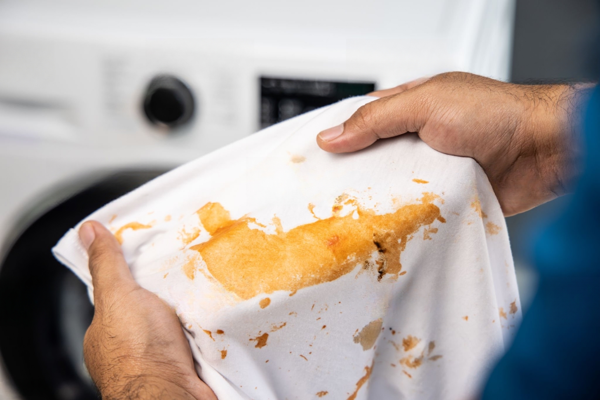 How to Remove Curry Stains from Clothes, Tablecloths, and Dishcloths