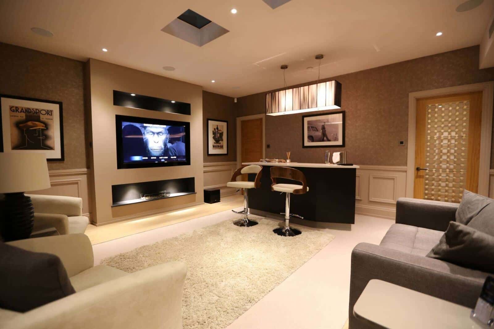 The Advantages & Disadvantages of a Home Lighting Control System