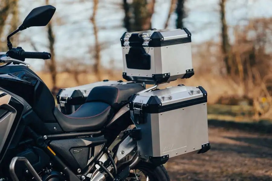 Soft Luggage vs Hard Luggage. What's Right For You?