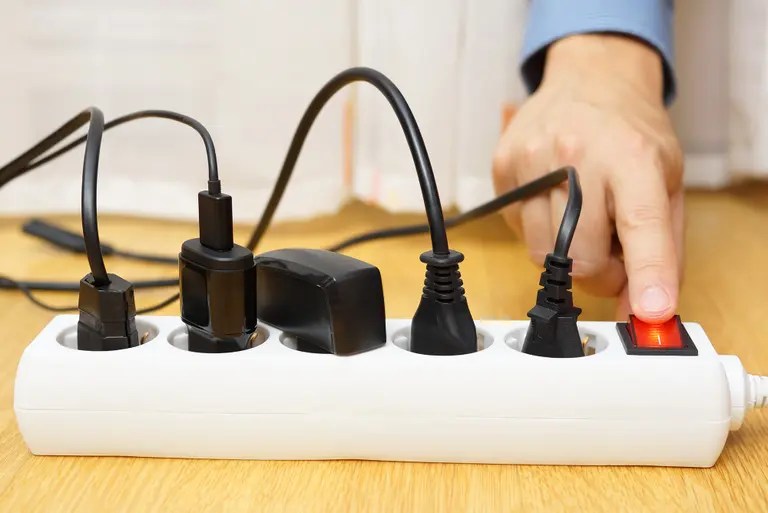 Copelco difundió recomendaciones para proteger electrodomésticos ante cortes de luz