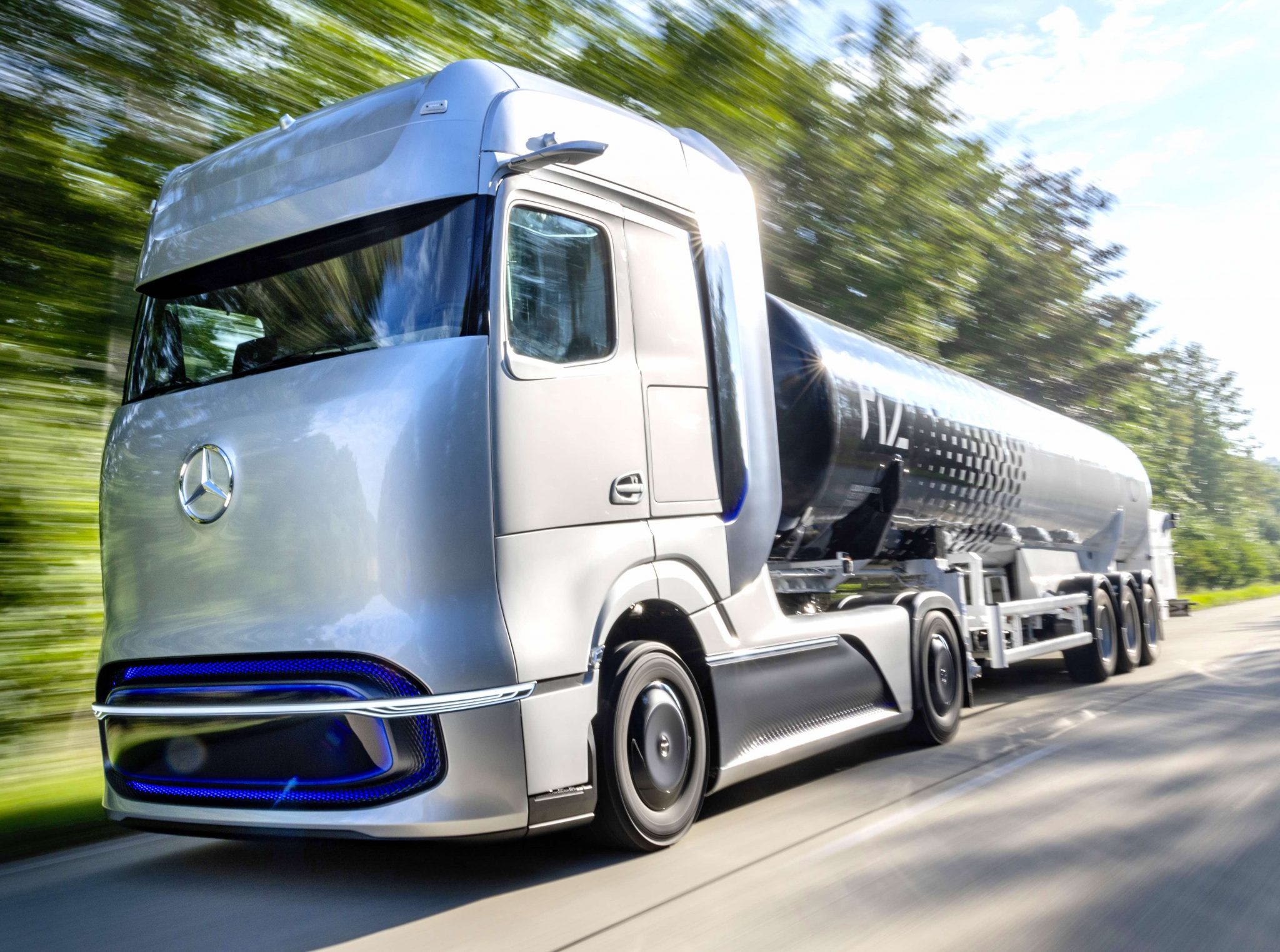 Mercedes-Benz awarded for truck innovation – Commercial Vehicle