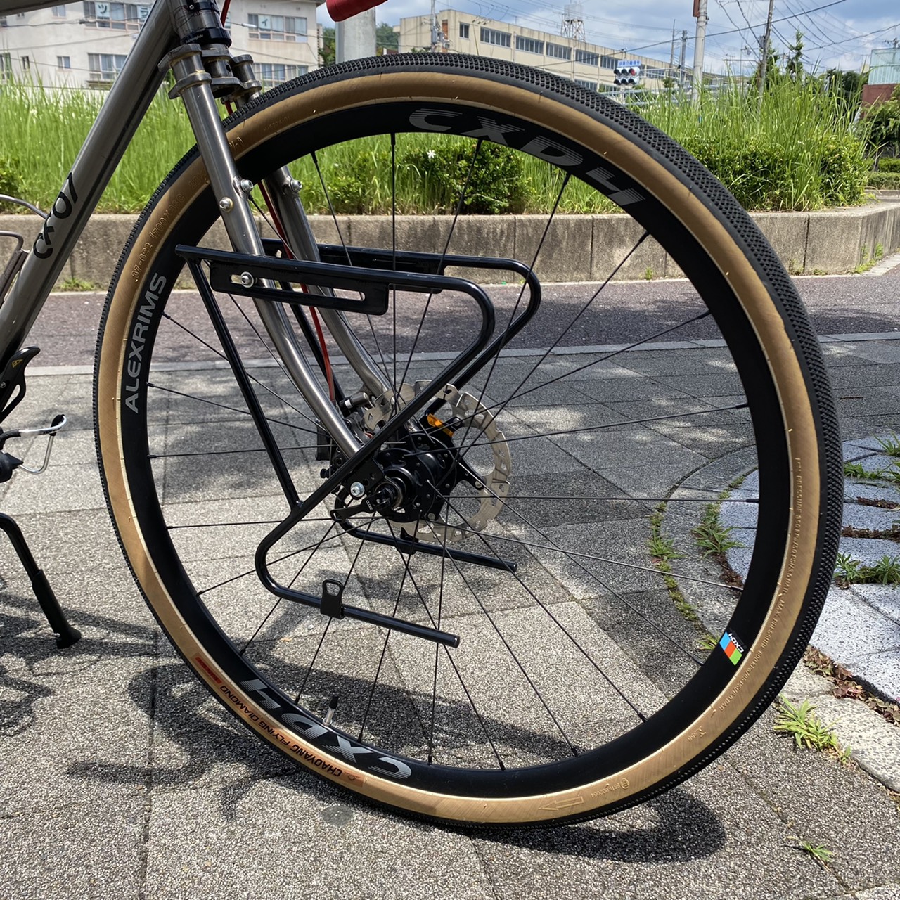 【スタイリッシュなキャリア！？】コスパに優れたフロントキャリアのご紹介です。 京都の中古自転車・新車販売 サイクルショップ エイリン