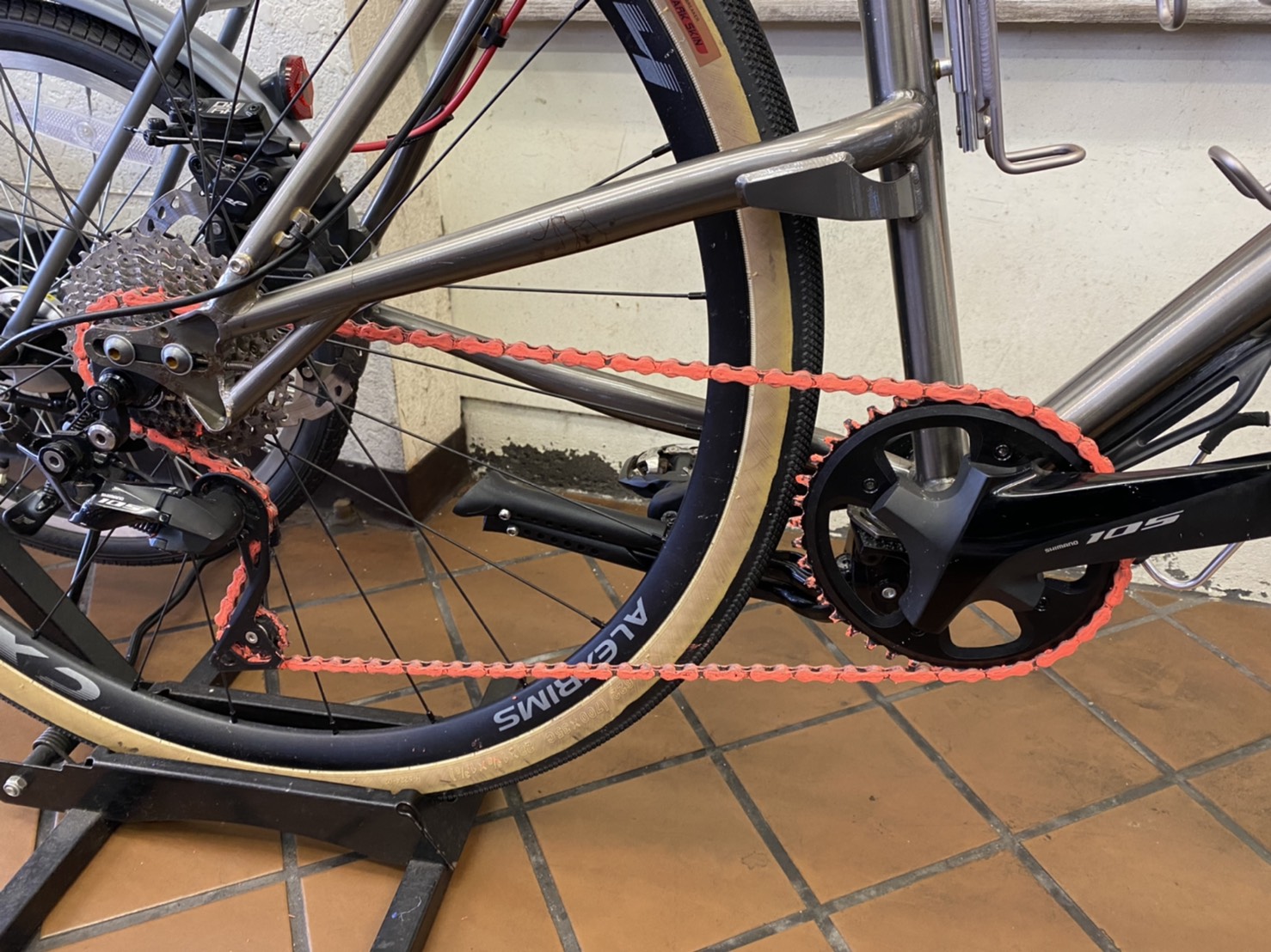 【チェーンに遊びを】カラーチェーンワックスのご紹介です。 京都の中古自転車・新車販売 サイクルショップ エイリン