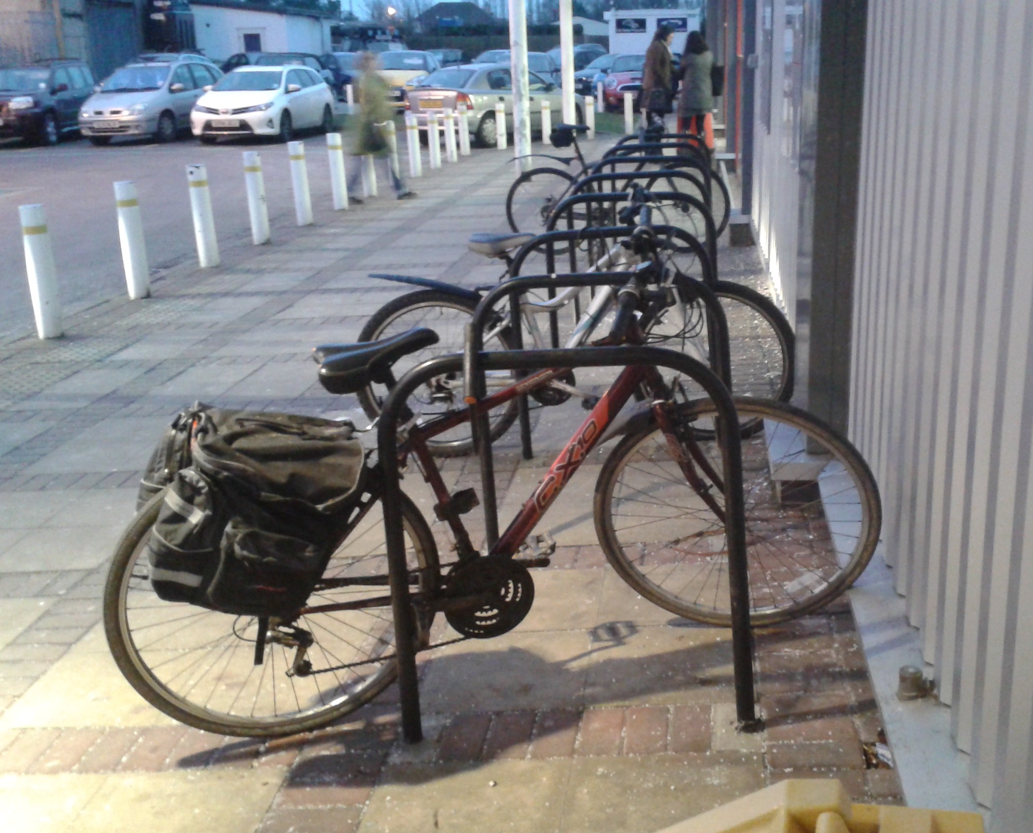 CycleStreets » Photo 64265 Bognor Regis this shopping park has bike