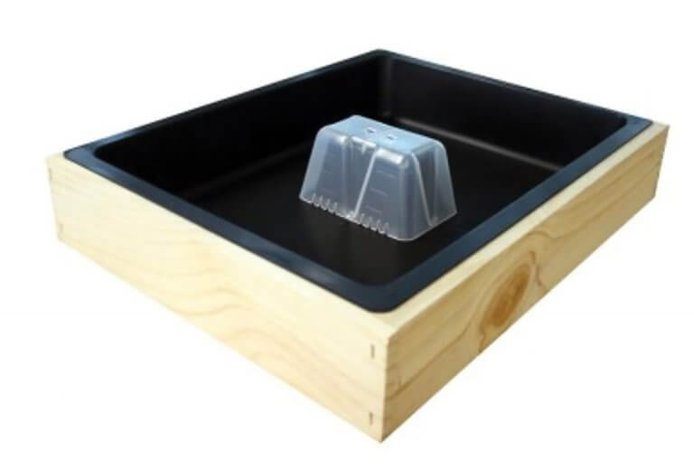 Different Bee Feeder Types, and the Benefits of Each