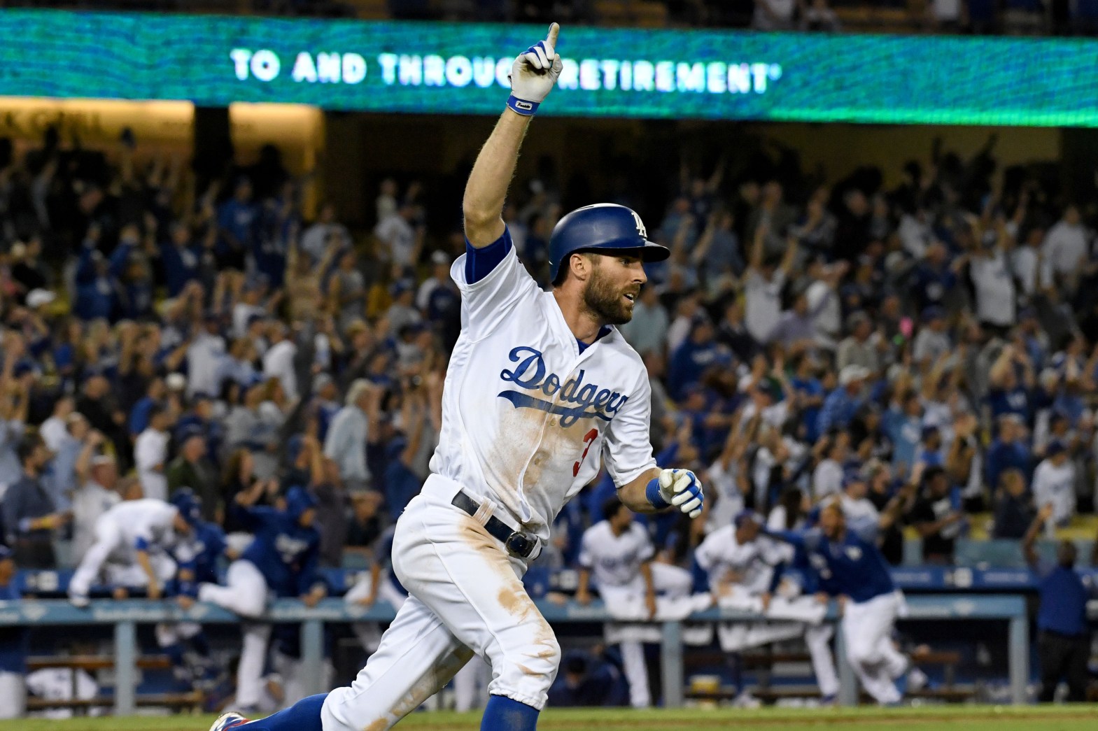 Chris Taylor’s walkoff home run in 10th expands Dodgers’ NL West lead
