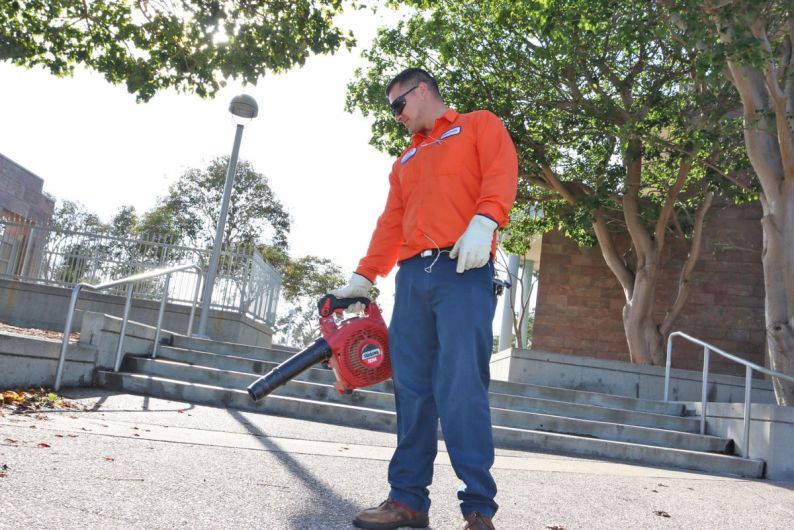 Despite more than 1,700 leaf blower complaints, Redondo Beach issues