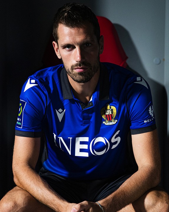 L'OGC Nice dévoile ses trois nouveaux maillots 20202021