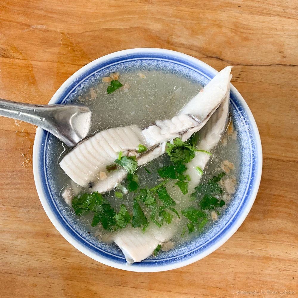 阿憨鹹粥 虱目魚肚粥一碗 130，只有我覺得貴嗎？台南虱目魚料理