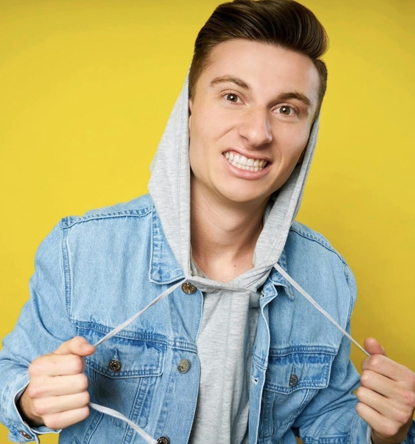 Comedian Trevor Wallace crashes Virtual Hard Summer, boosts EDM career