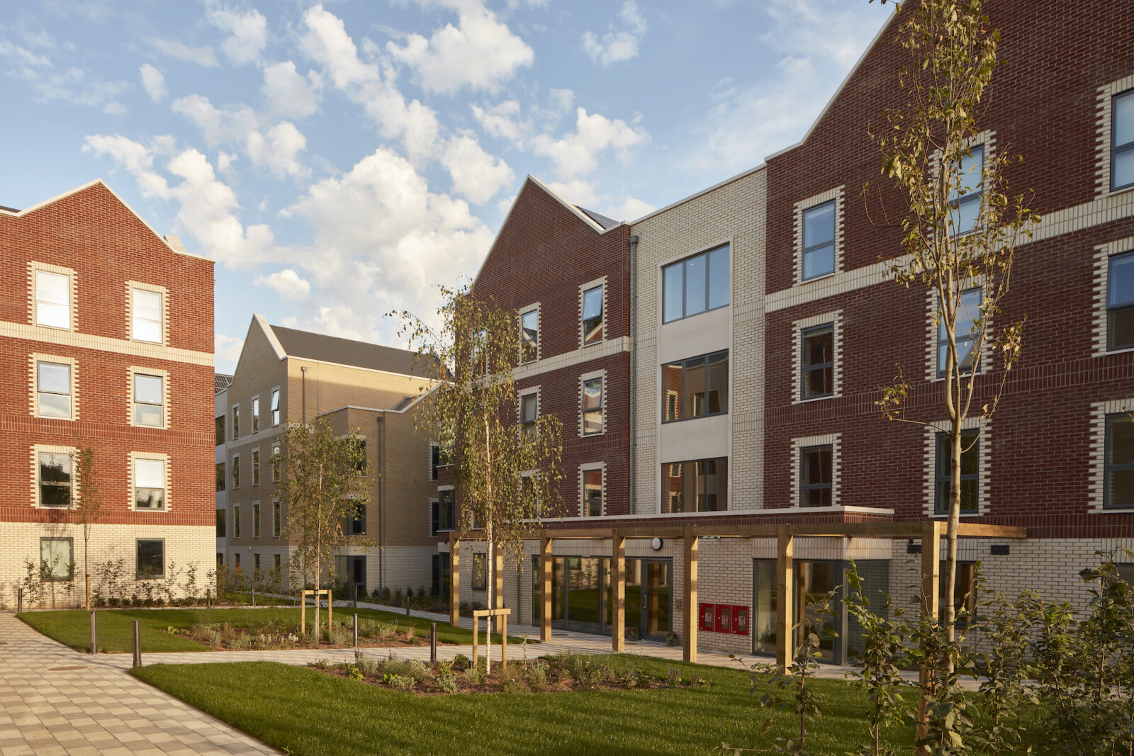 The Garage, 98 Harvest Road, Englefield Green, Egham, TW20 Danehurst