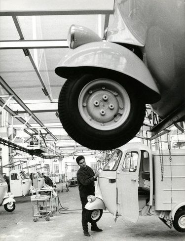Ape Piaggio L Italia Continuava A Volersi Muovere Dannatavintage Com
