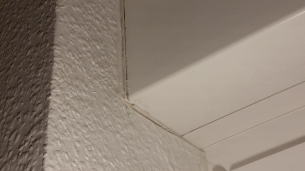 Rollladenkasten aus Kunststoff öffnen (Hersteller unbekannt)