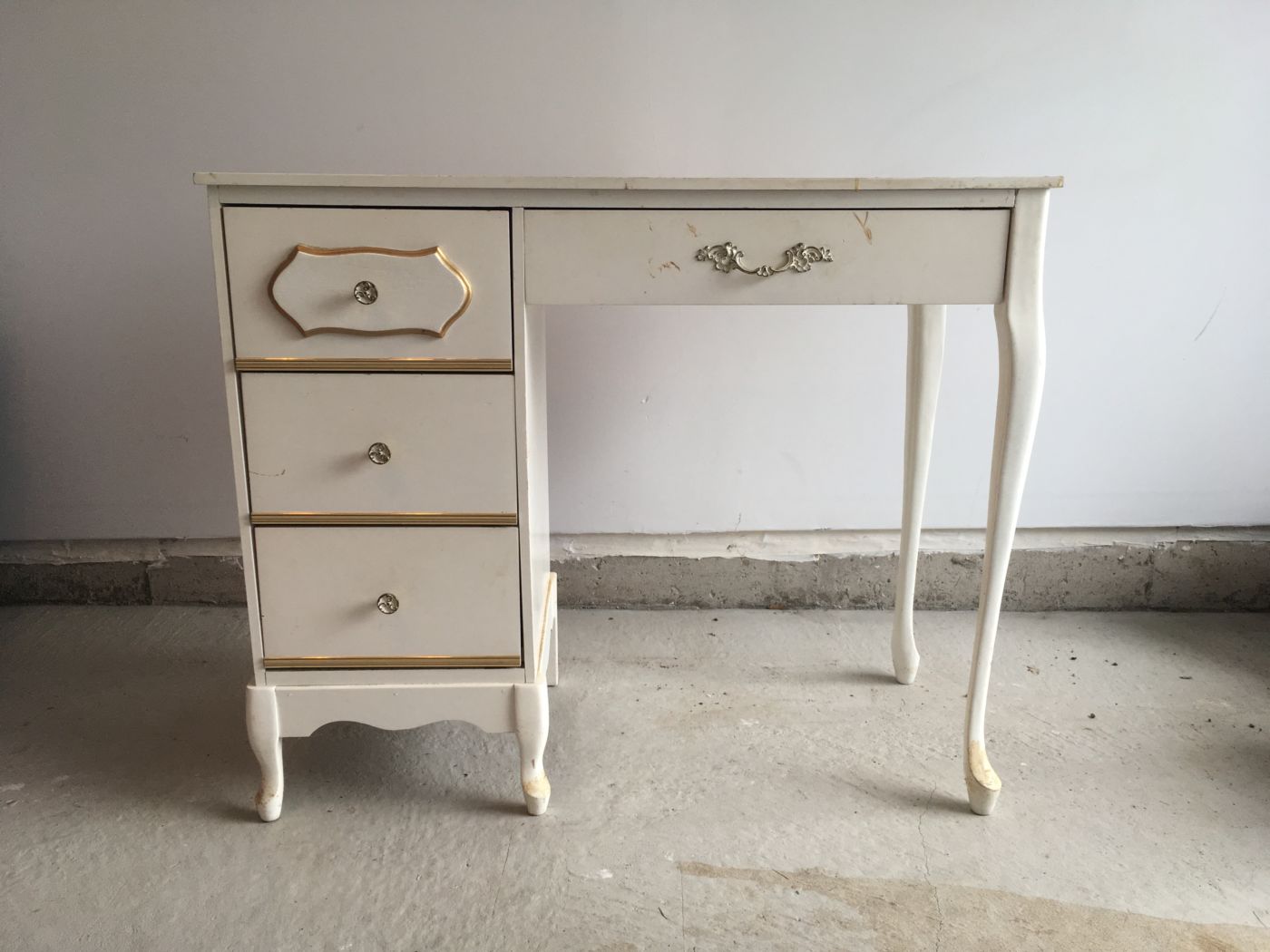 How to Paint an Old Desk Step by Step DIY for Your Home!