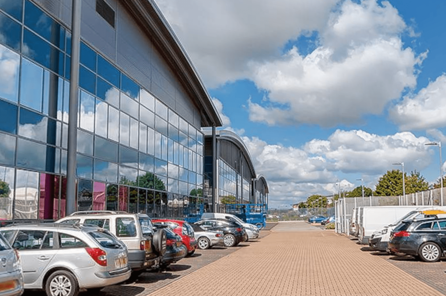 Cyxtera Technologies LHR1B at 631 Ajax Avenue