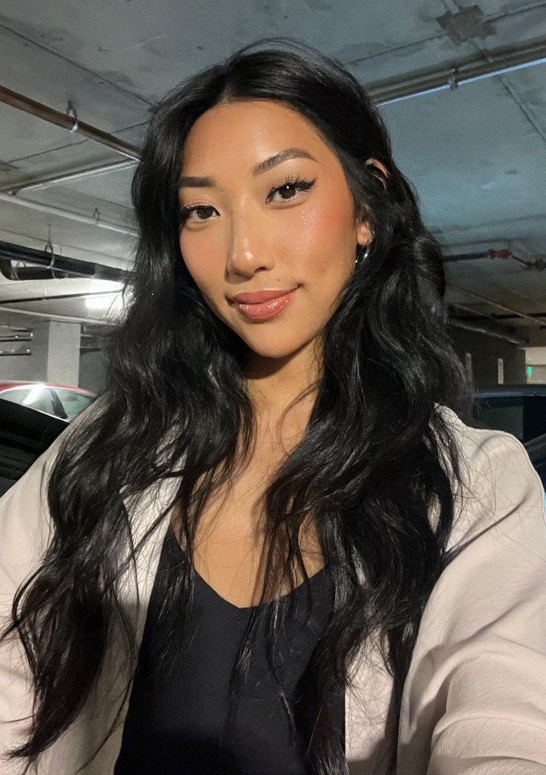 OnlyFans Model Says She Feels "Dead Inside" And Doesn't Feel "Attraction To Men" Anymore | Evie