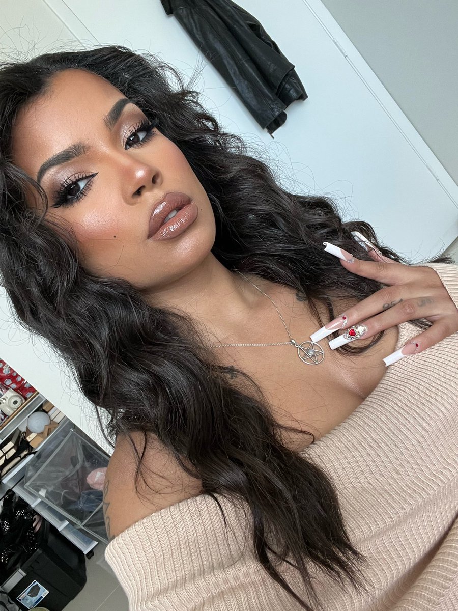 Influencer Deletes Her OnlyFans Account And Encourages Other Women To