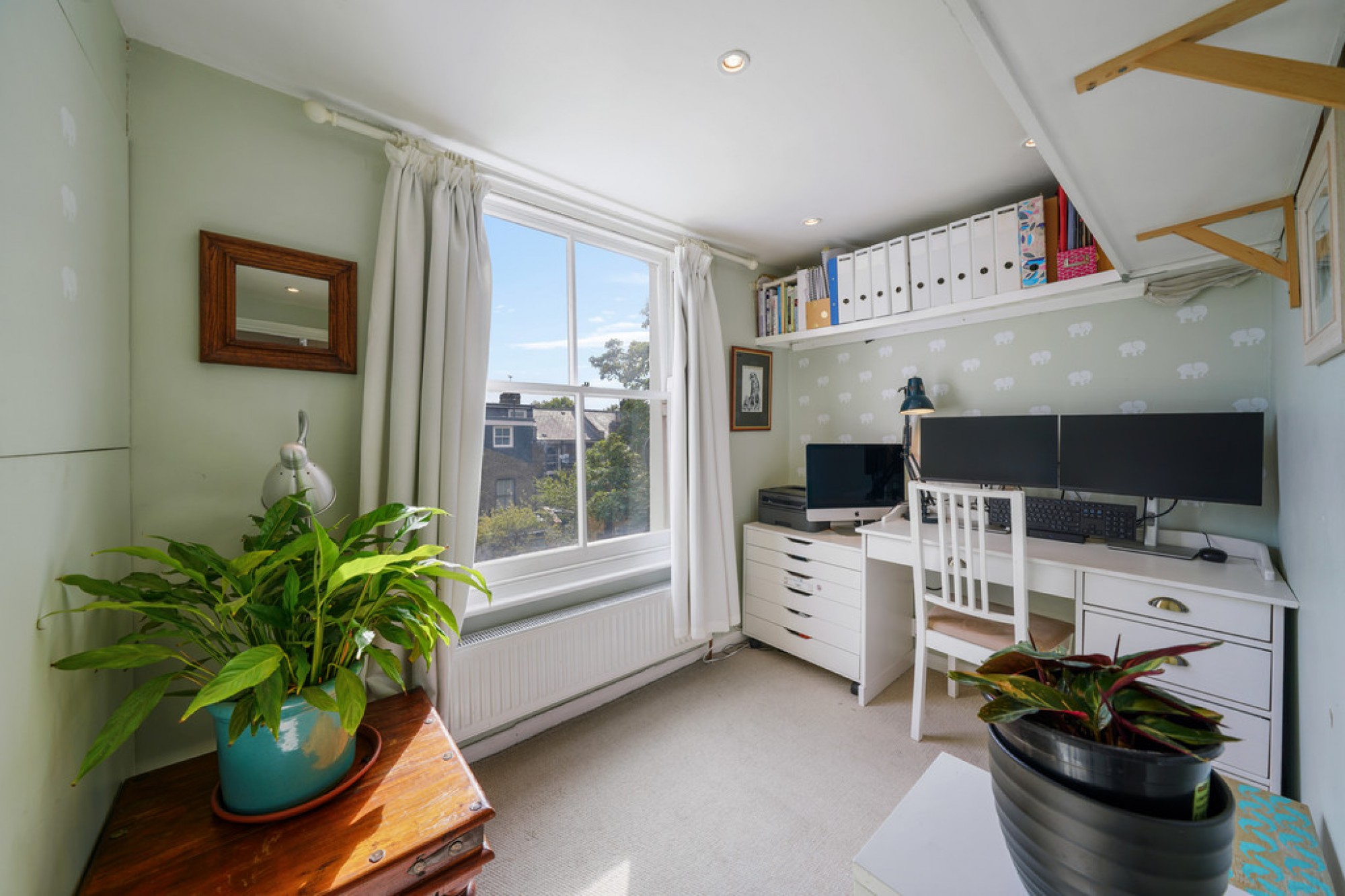 Hanley Road N4 3DW David Andrew