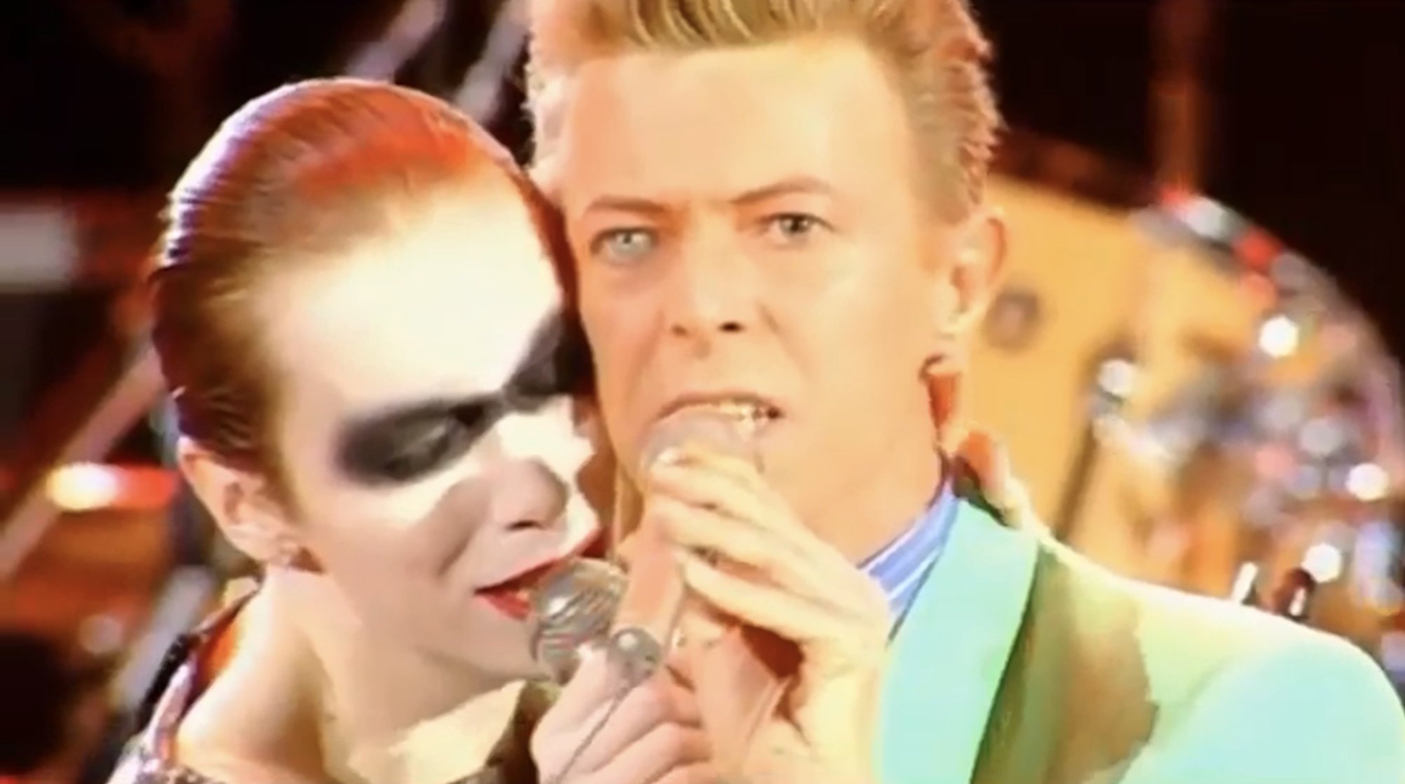 Queen, David Bowie & Annie Lennox Under Pressure (Live
