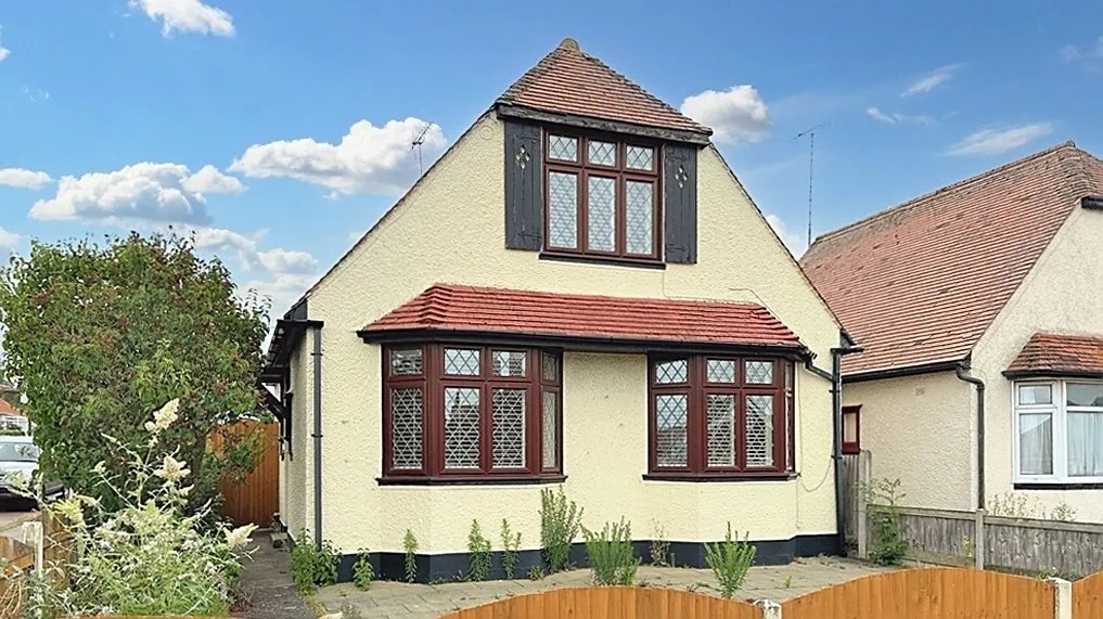 Three Bedrooms Sold STC In Douglas Road Herne Bay David Clarke Estate Agents