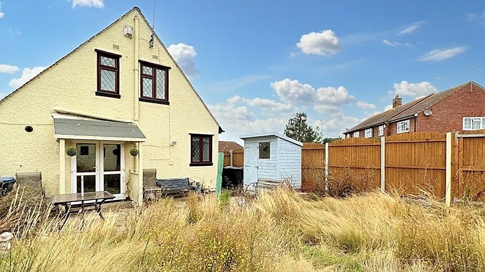 Three Bedrooms Sold STC In Douglas Road Herne Bay David Clarke Estate Agents