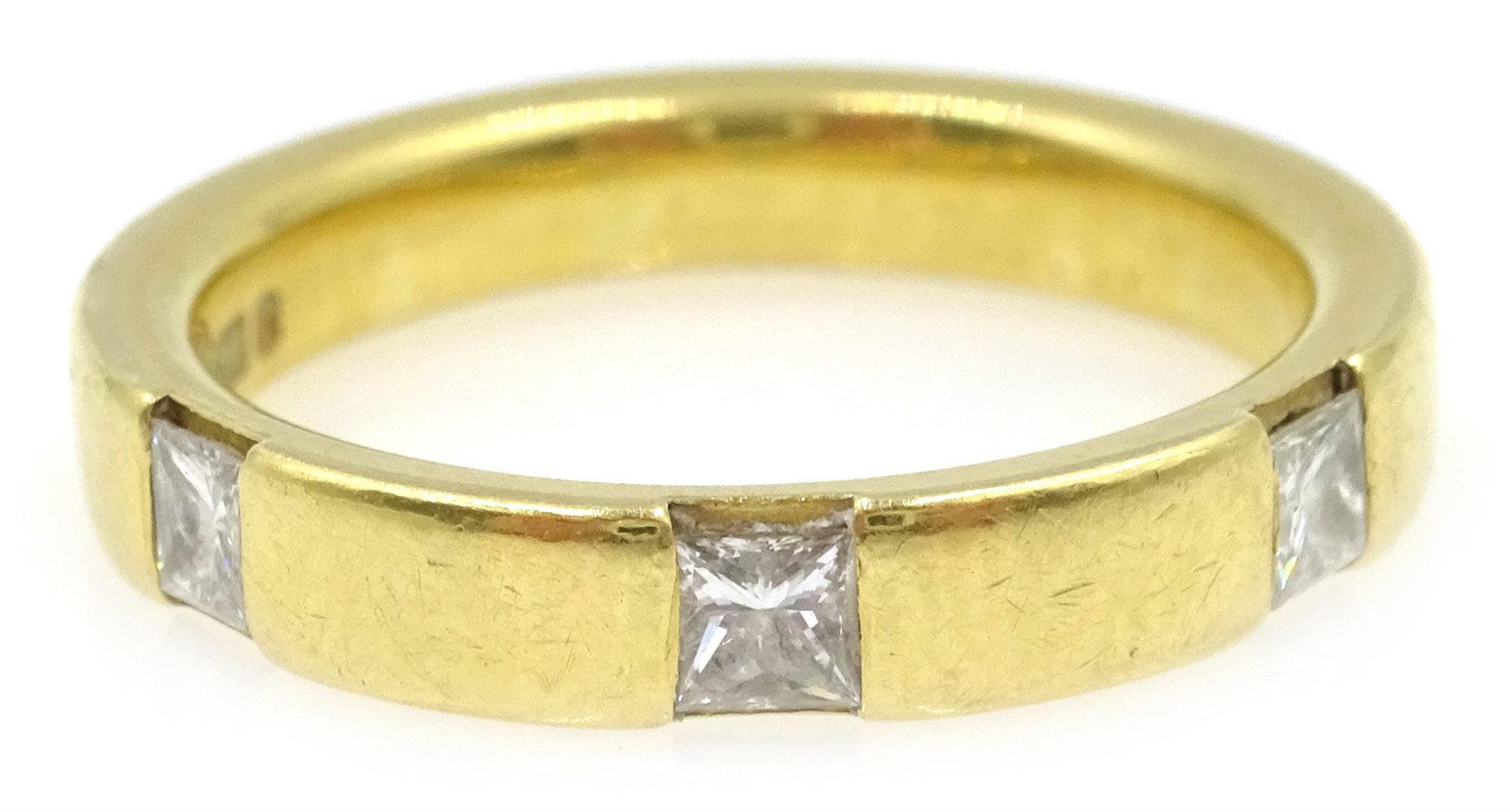 18ct gold wedding band set with three diamonds hallmarked approx 4gm