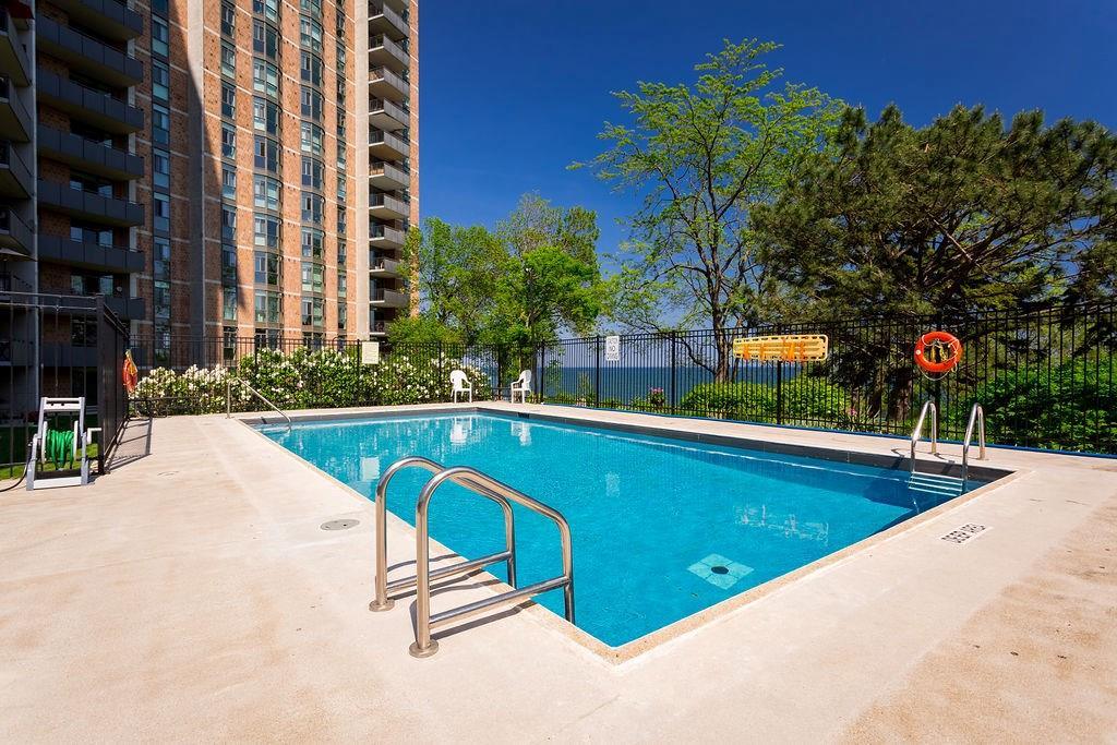 Buy/Rent Building Admiral's Walk Davies Condos