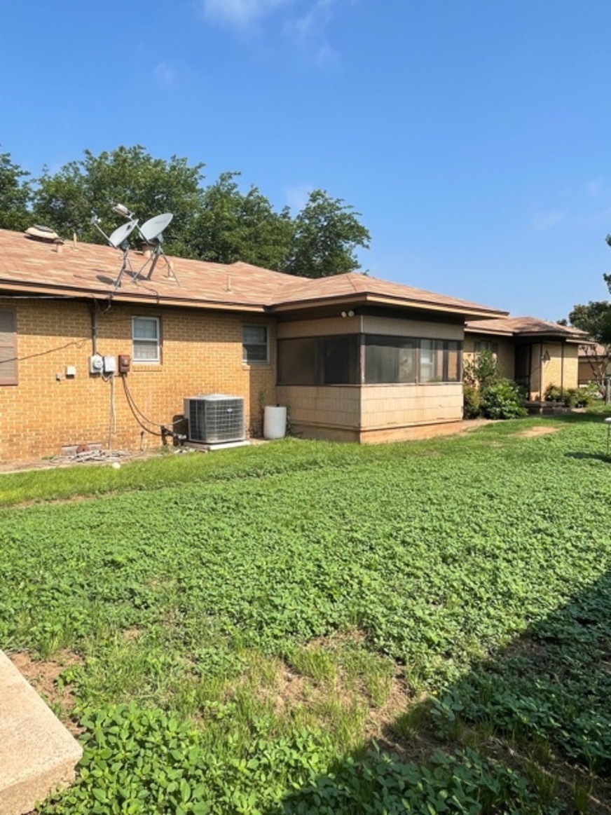 420 N 2ND ST CROWELL, TEXAS 79227 Davis Vernon Real Estate Davis